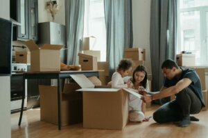 buying-house-family-save-money
